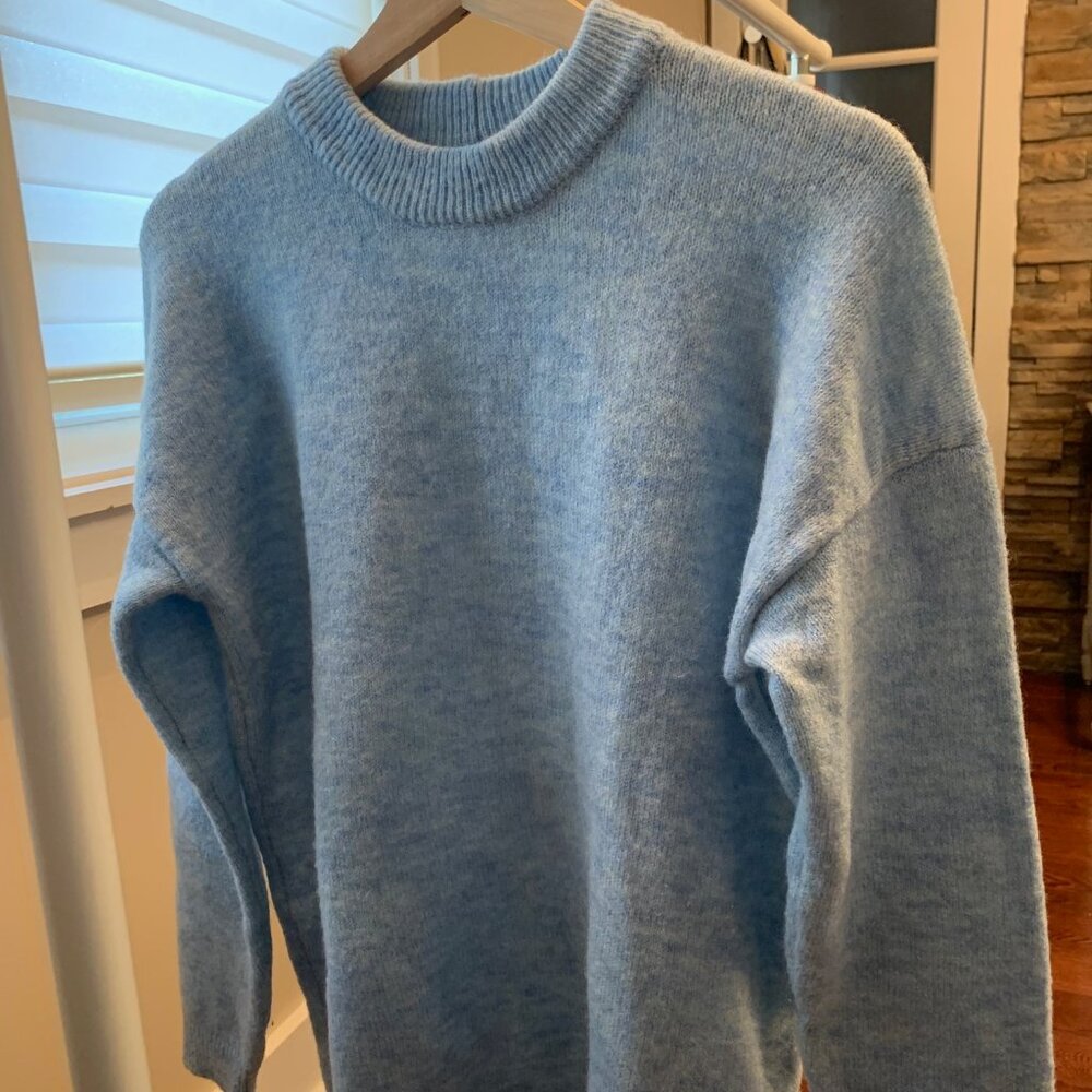 LIKE NEW: Urban Outfitters Light Blue Knit Sweater (Women's XS)